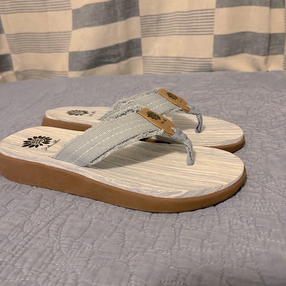 Yellow Box Blue Striped Flipflops - Picture 3 of 3